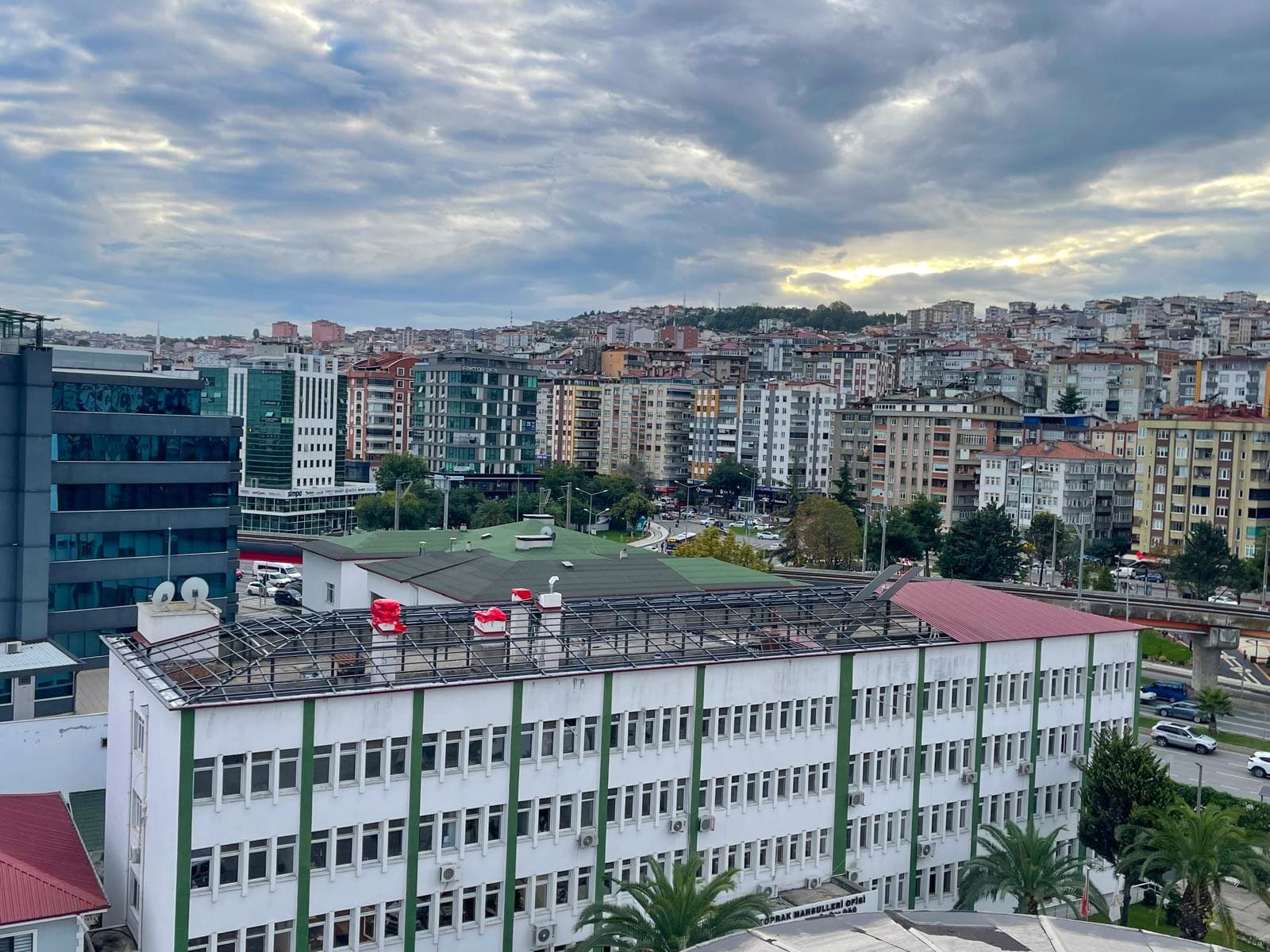 Çatı çelik konstrüksiyonu ve panel montajı